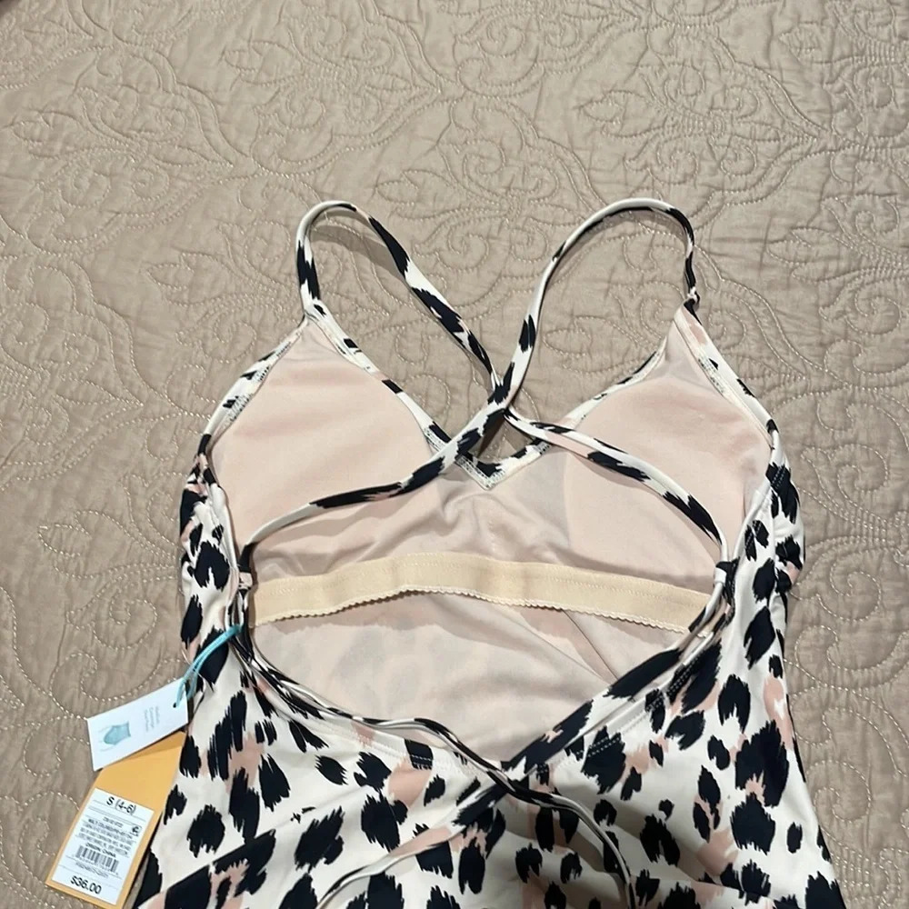 Cute Swimsuit - Picture 6 of 9